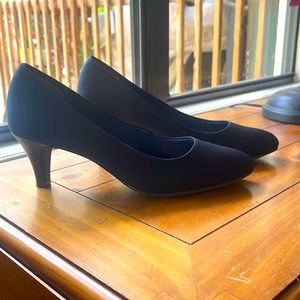 Coach Heels size 8.5 Dark Navy